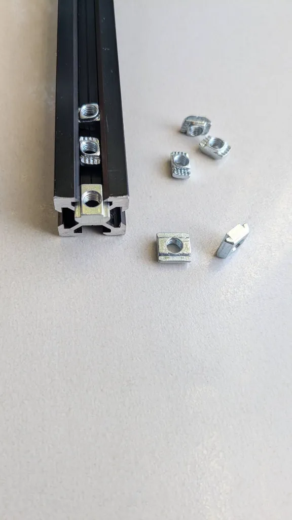 Ecrou en T et Marteau pour rail V20.4.webp