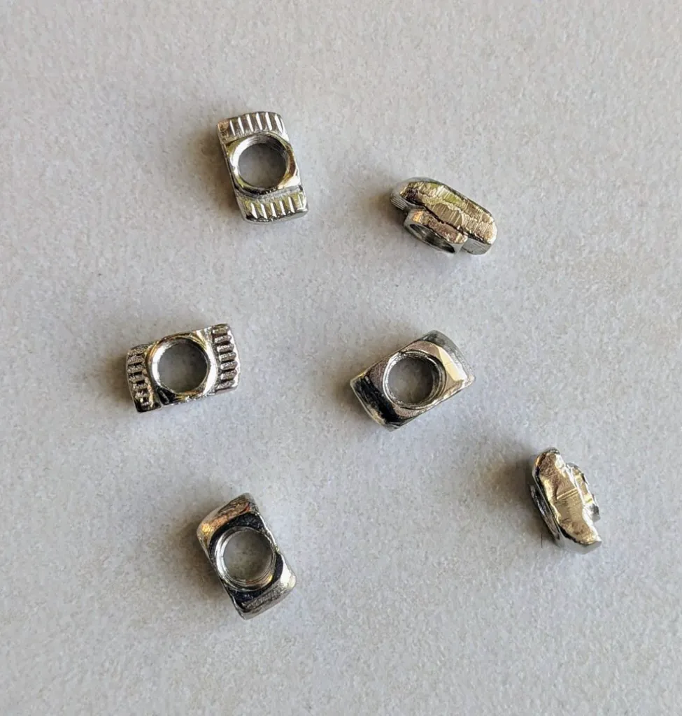 Ecrou en T et Marteau pour rail V20.webp