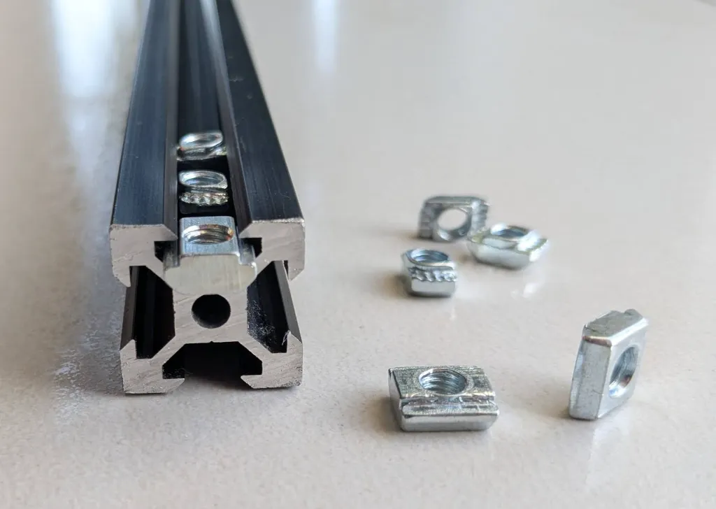 Ecrou en T et Marteau pour rail V20.5.webp